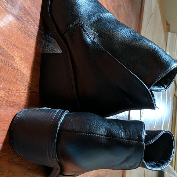 Black pointy toe ankle boots - Picture 3 of 4